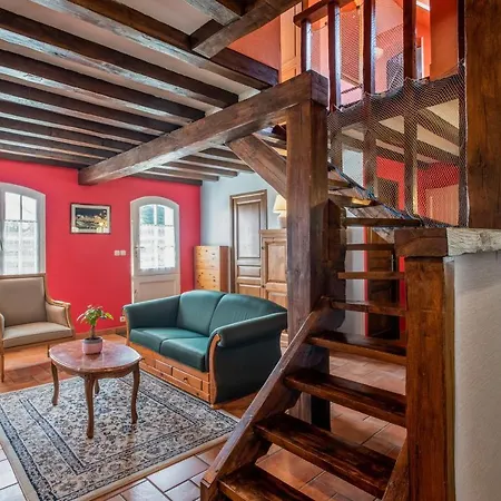 Maison Accueillante A Avec Jardin Clos Et Cheminee