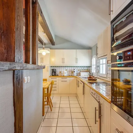 Vakantiehuis Maison Accueillante A Avec Jardin Clos Et Cheminee *