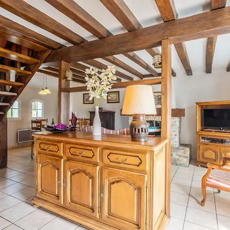 Vakantiehuis Maison Accueillante A Avec Jardin Clos Et Cheminee *